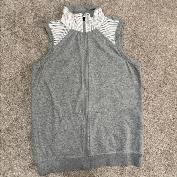 Fabletics - Temecula Zip Up Vest  Mesh Inserts - Gray & White - Size Medium - Picture 6 of 16